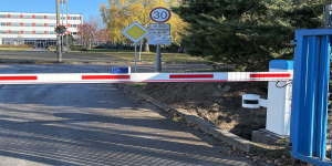 Schrankenzufahrt zum Campingplatz